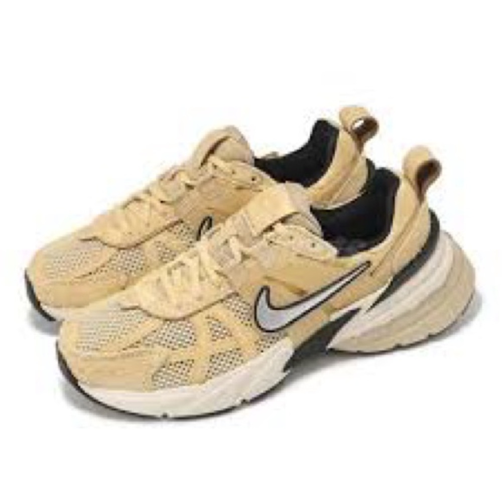 Nike V2K Run
Sesame (Women's)